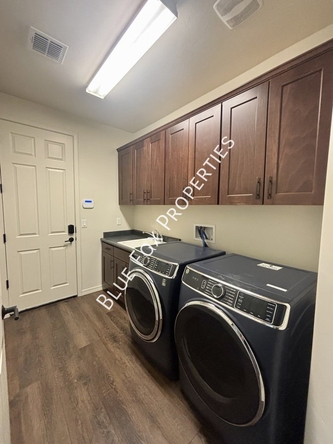 8454 N Lone Ranger Road property image