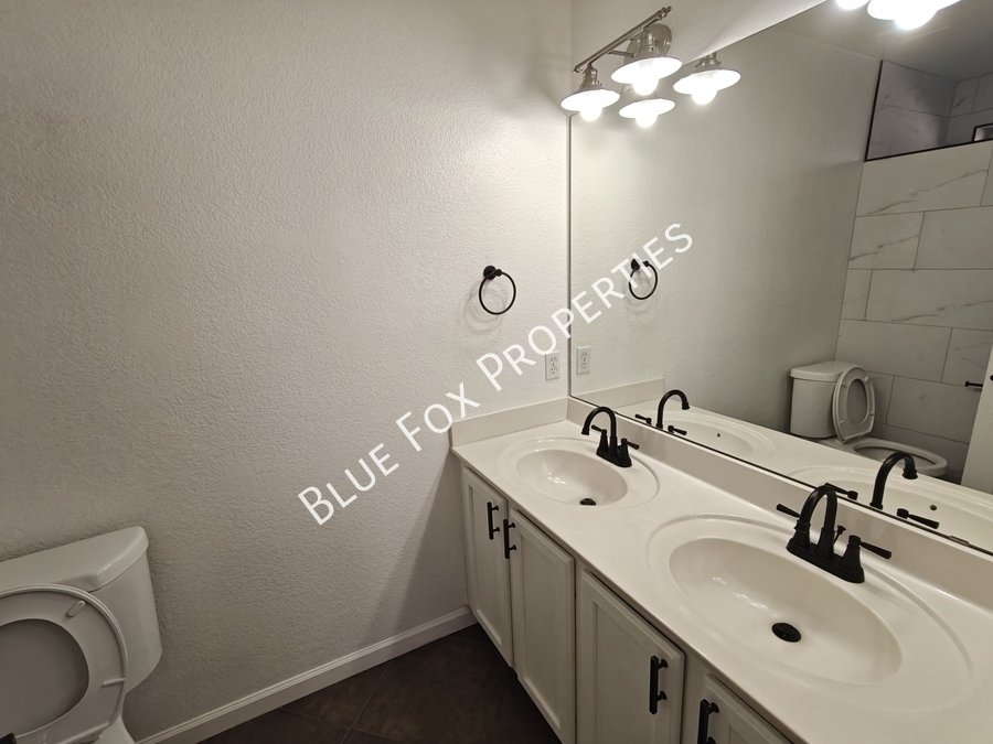 2289 W Enchantment Place property image