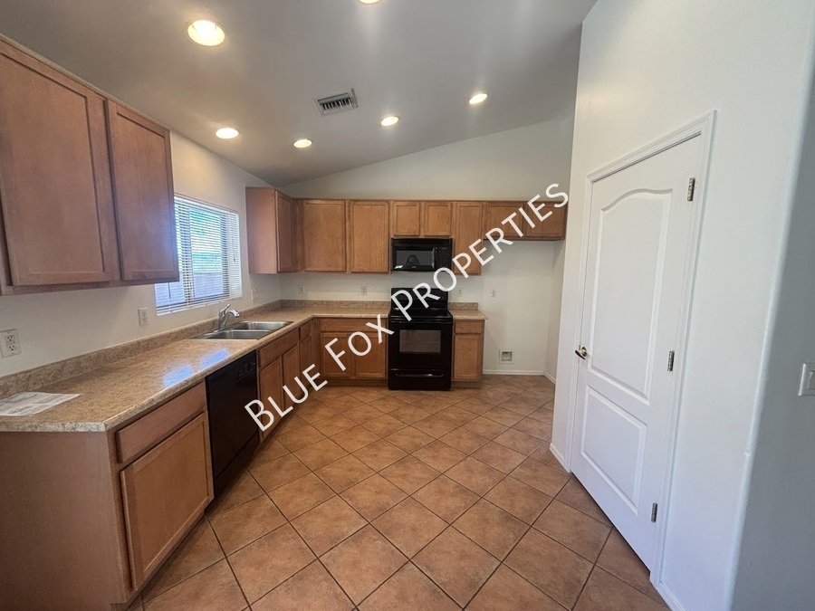 270 E Shore Cliff Place property image