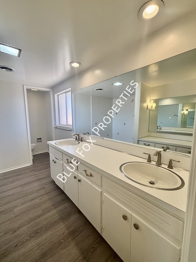 900 E Vía Lucitas property image