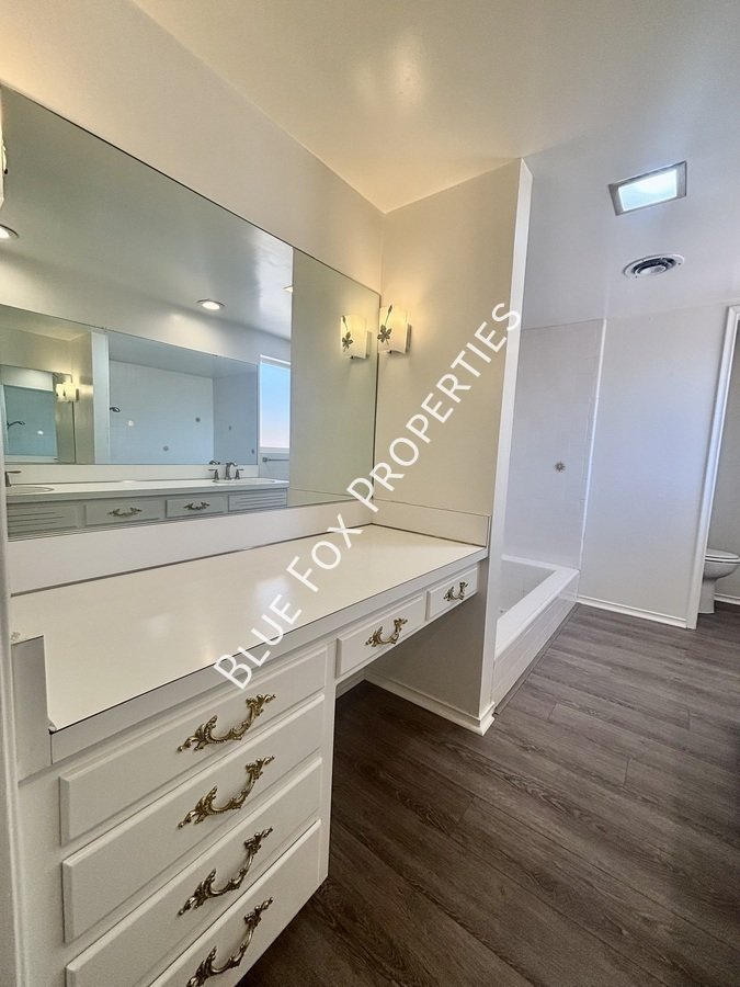 900 E Vía Lucitas property image