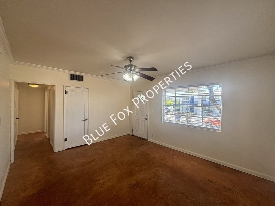 925 E Adams Street property image