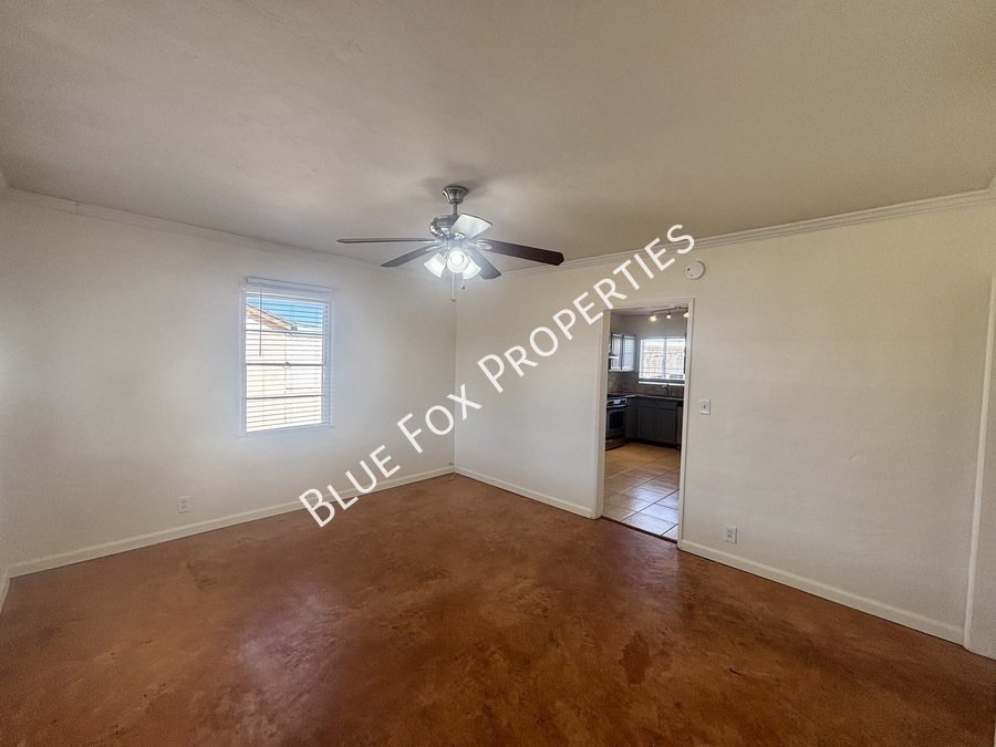 925 E Adams Street property image