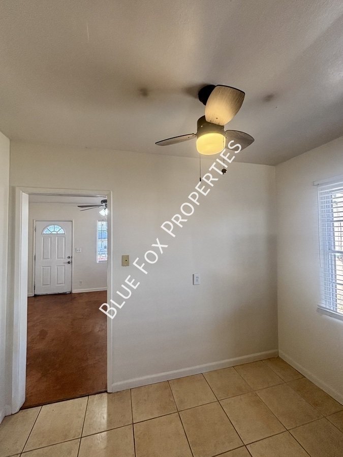 925 E Adams Street property image