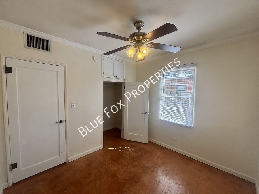 925 E Adams Street property image
