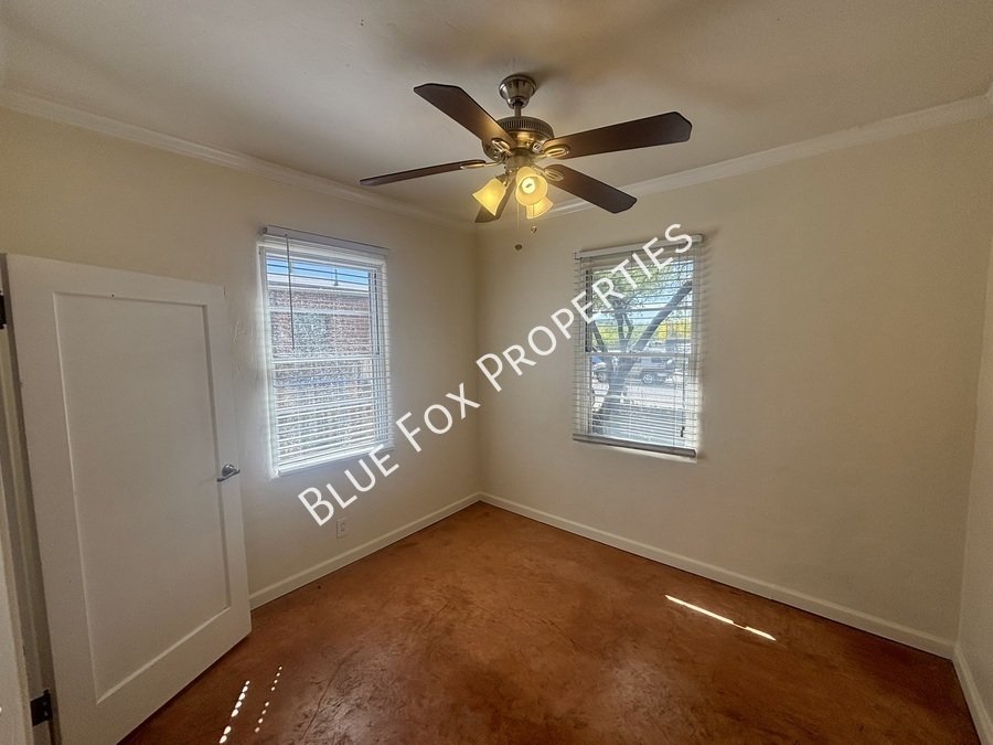 925 E Adams Street property image