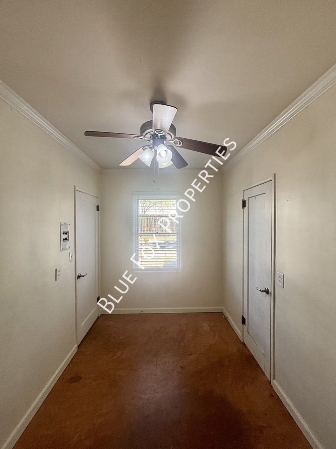 925 E Adams Street property image