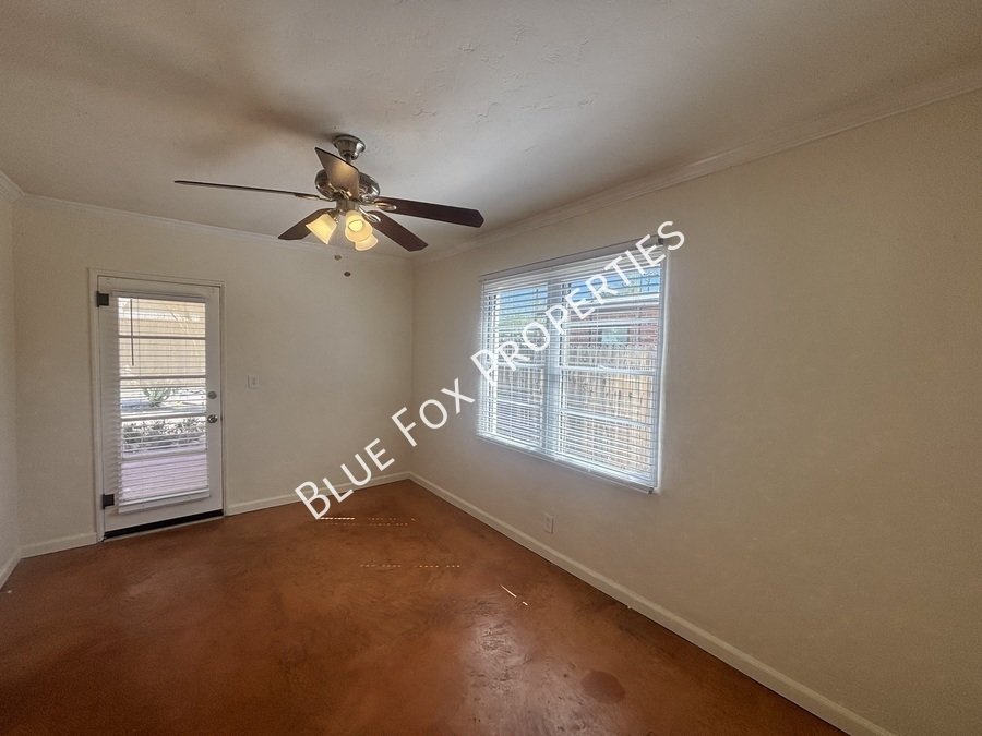 925 E Adams Street property image