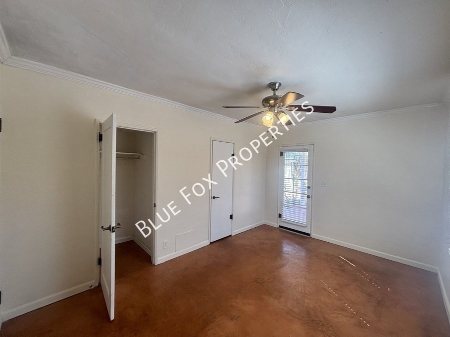 925 E Adams Street property image