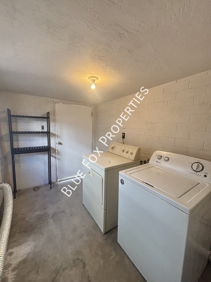 925 E Adams Street property image