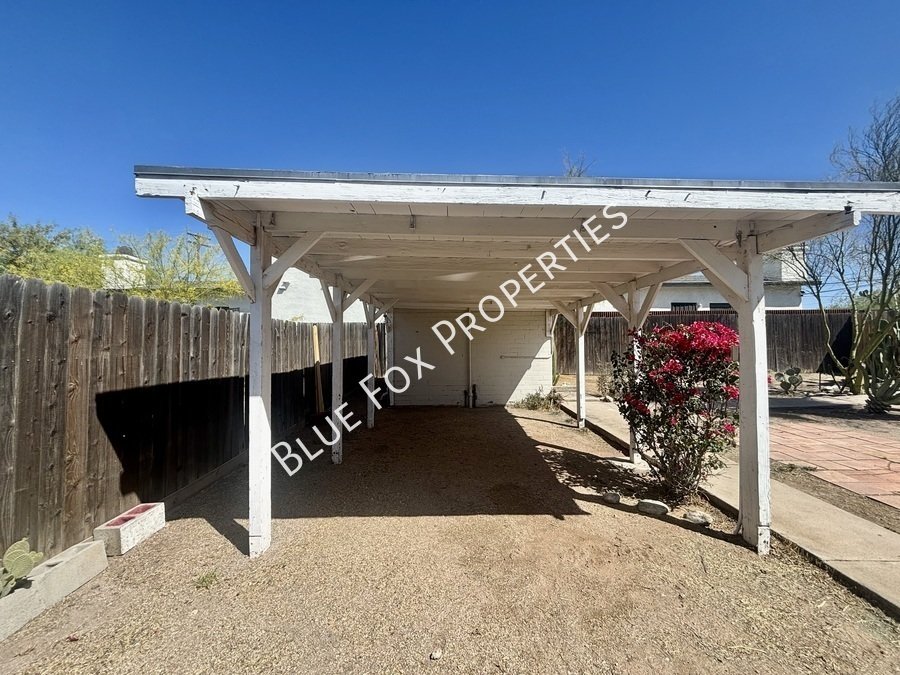 925 E Adams Street property image