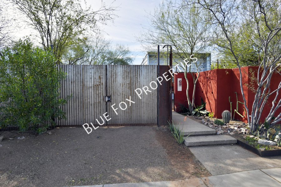 1150 E 15th Street property image