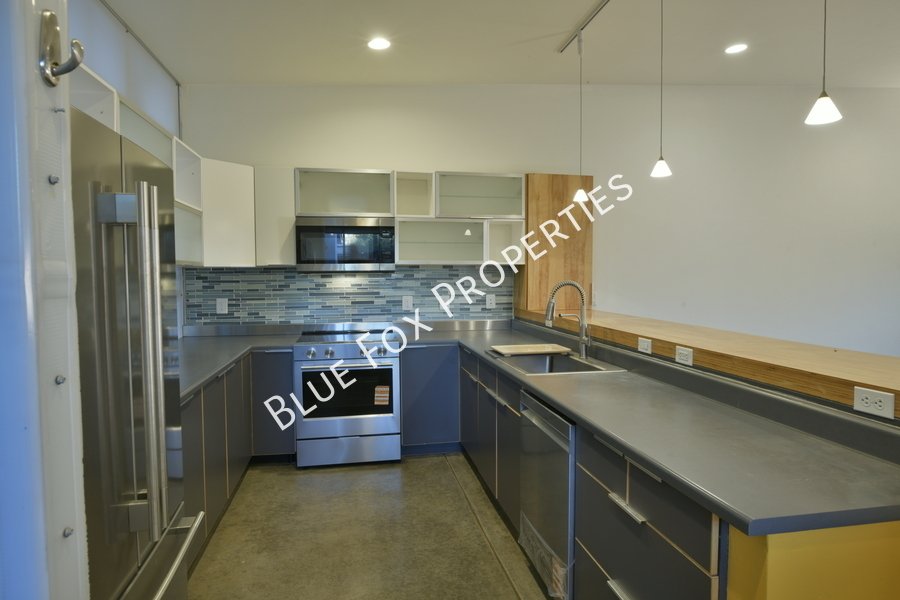 1150 E 15th Street property image