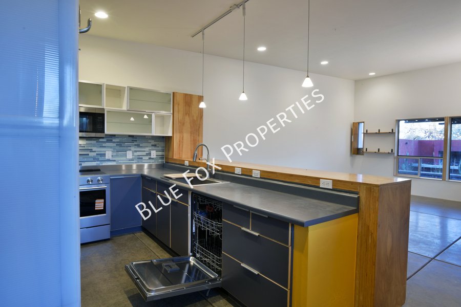 1150 E 15th Street property image