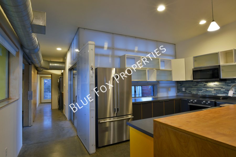1150 E 15th Street property image