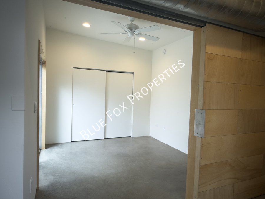 1150 E 15th Street property image