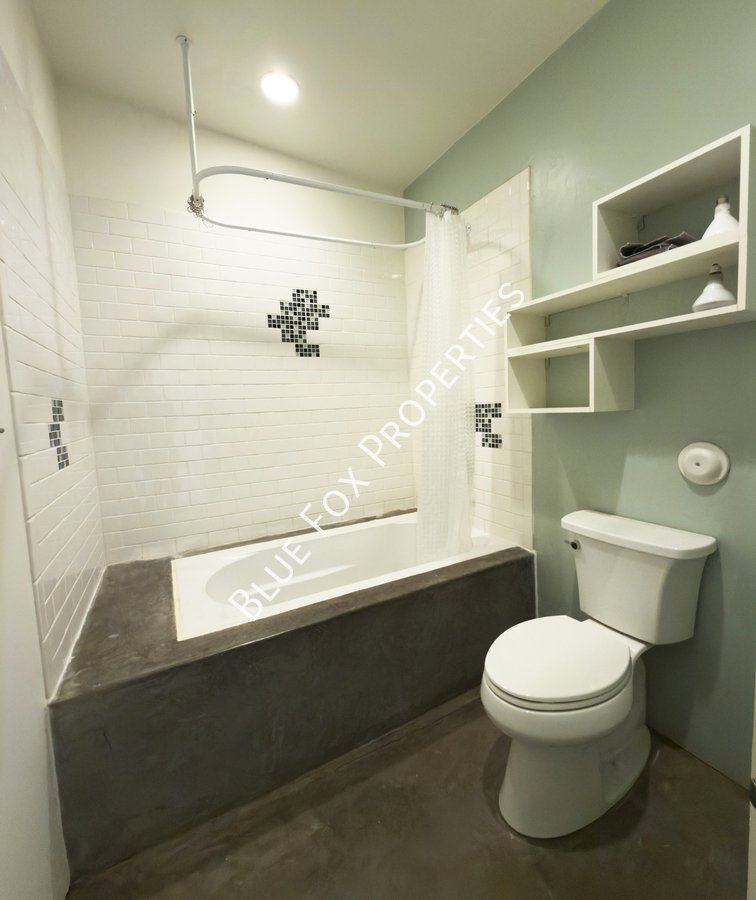 1150 E 15th Street property image