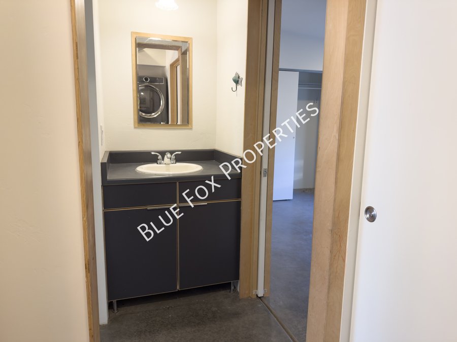 1150 E 15th Street property image