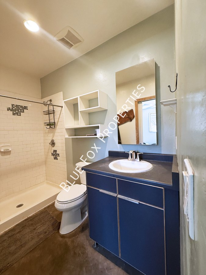 1150 E 15th Street property image