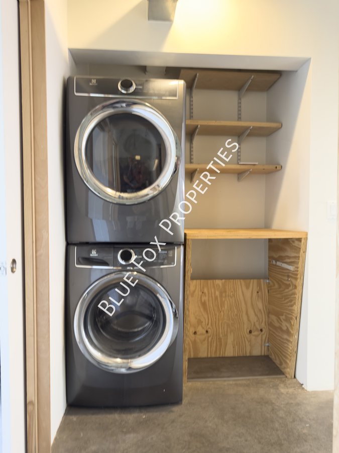1150 E 15th Street property image
