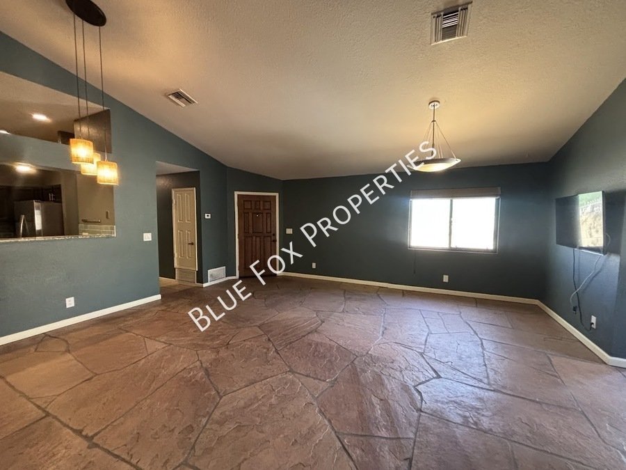 Beautiful 3 bed 2 bath home in NW Tucson property image