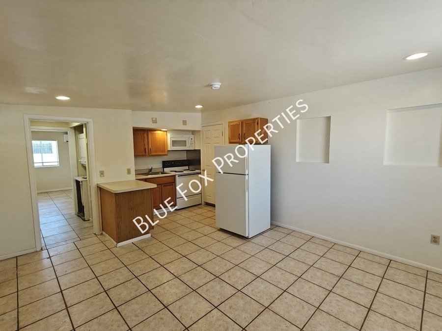 Cute 1 Bedroom 1 Bath Near U of A -Save of Utilities property image