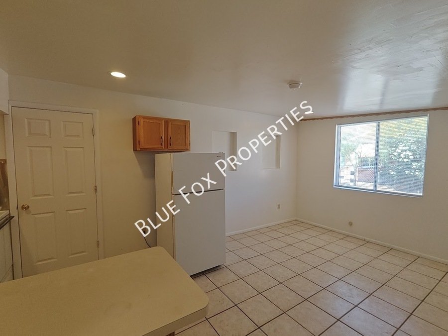 Cute 1 Bedroom 1 Bath Near U of A -Save of Utilities property image