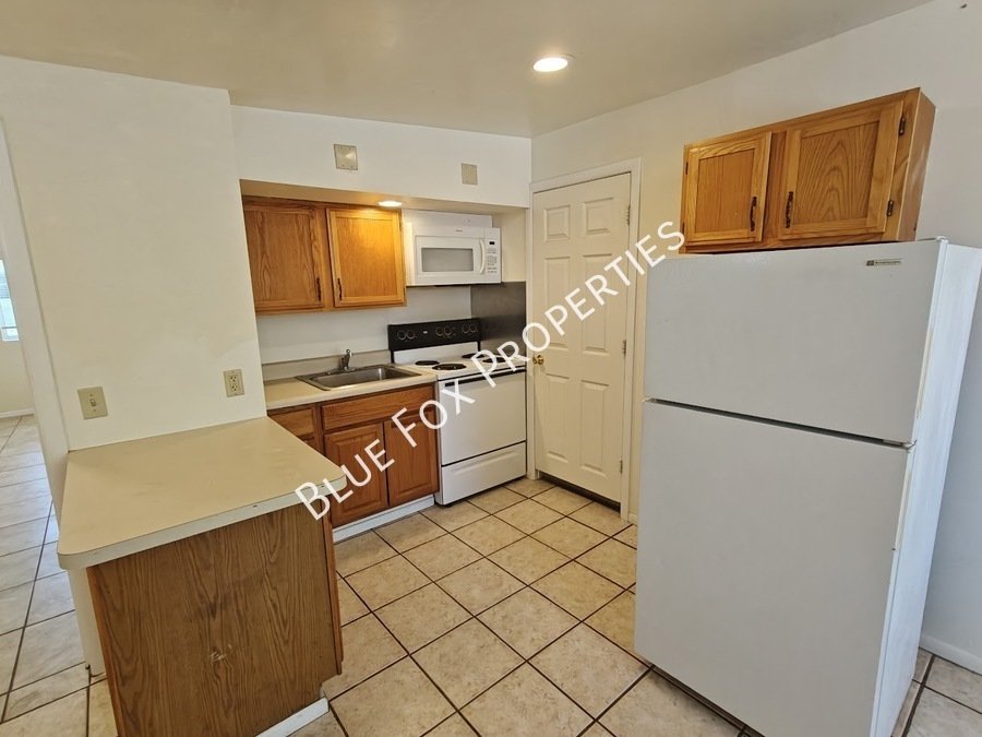 Cute 1 Bedroom 1 Bath Near U of A -Save of Utilities property image