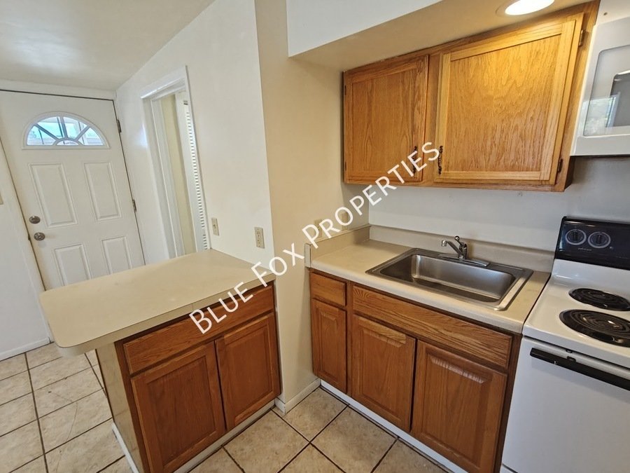 Cute 1 Bedroom 1 Bath Near U of A -Save of Utilities property image