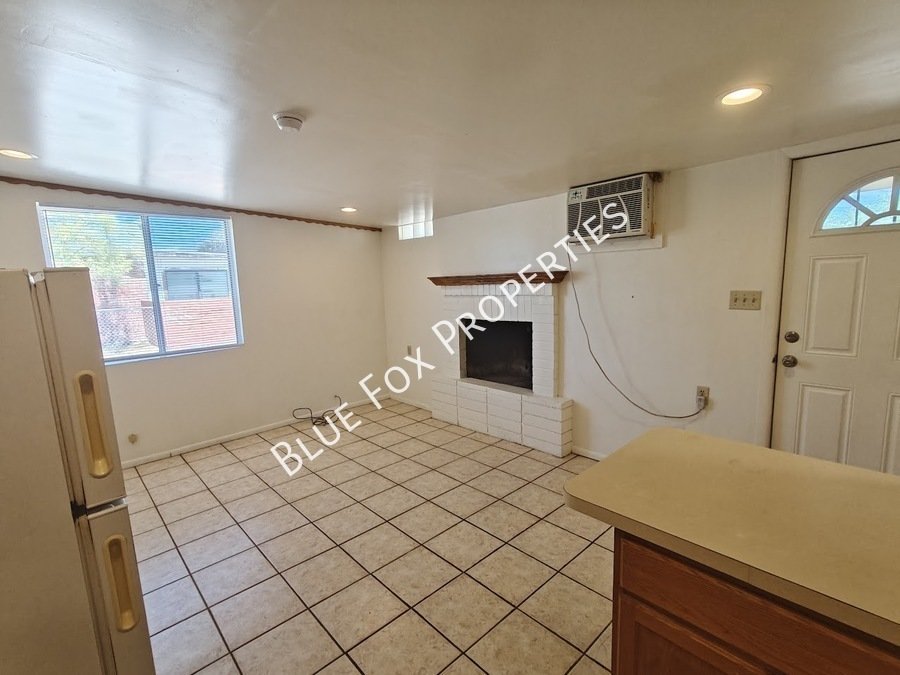 Cute 1 Bedroom 1 Bath Near U of A -Save of Utilities property image