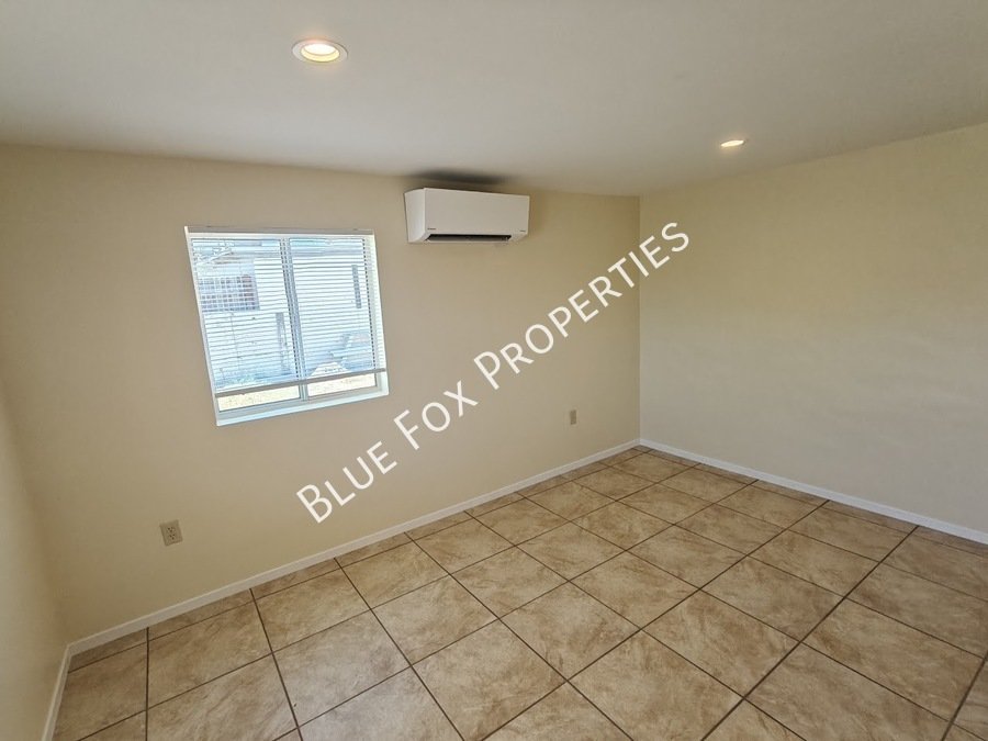 Cute 1 Bedroom 1 Bath Near U of A -Save of Utilities property image