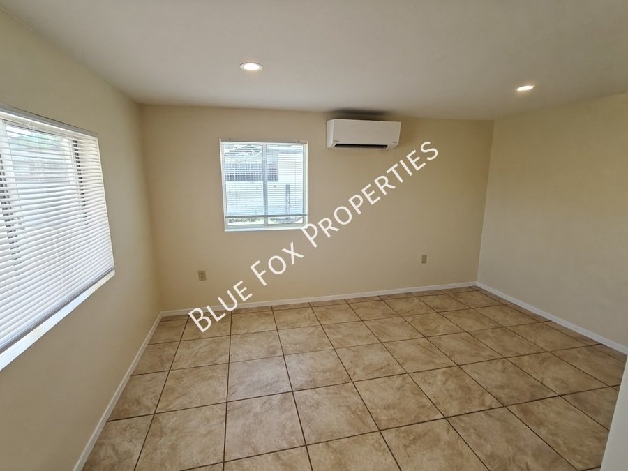 Cute 1 Bedroom 1 Bath Near U of A -Save of Utilities property image