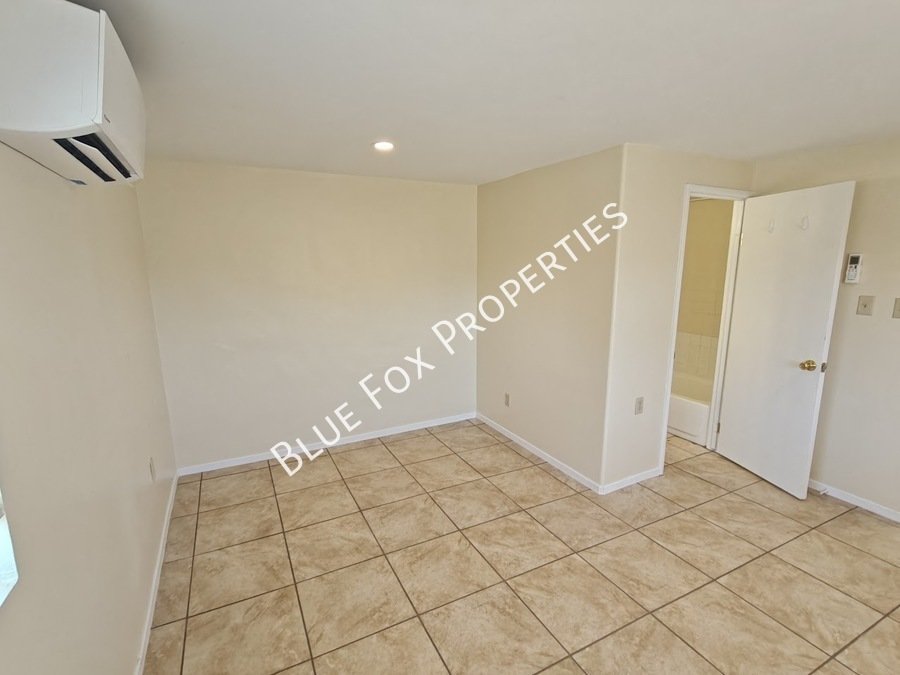Cute 1 Bedroom 1 Bath Near U of A -Save of Utilities property image
