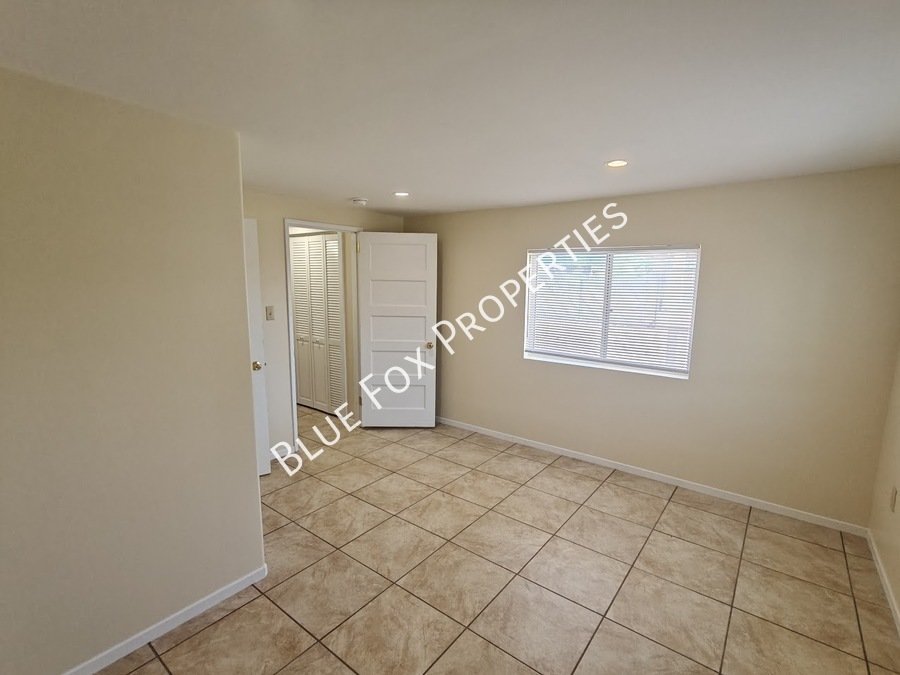 Cute 1 Bedroom 1 Bath Near U of A -Save of Utilities property image