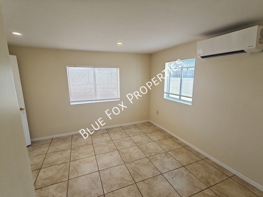Cute 1 Bedroom 1 Bath Near U of A -Save of Utilities property image