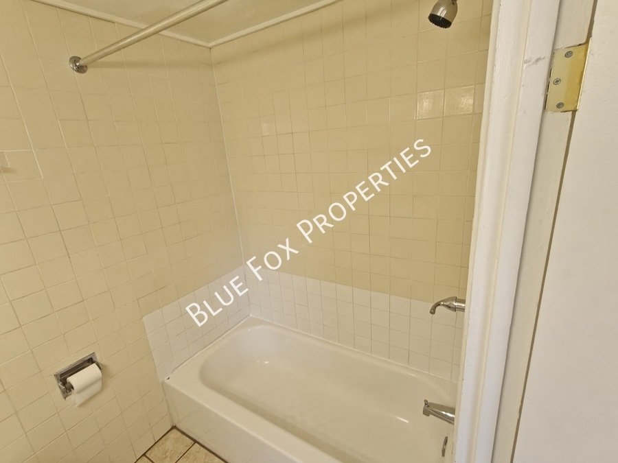 Cute 1 Bedroom 1 Bath Near U of A -Save of Utilities property image