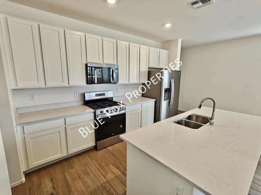 9251 N Peridot Vista Ave property image