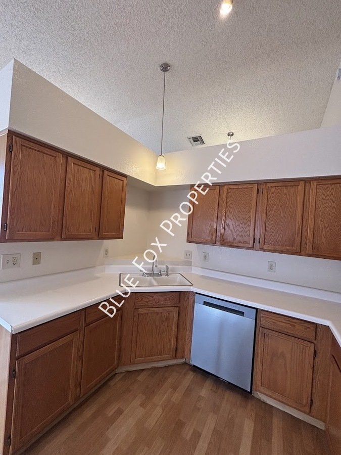 9913 N Woodstone Trail property image