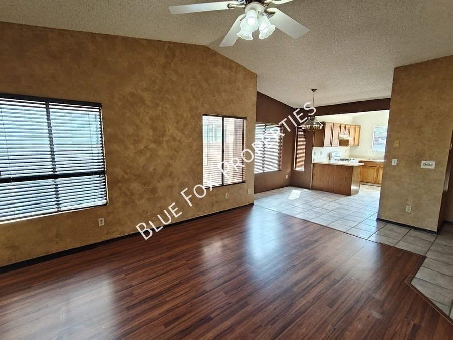 9073 N. Tiger Eye Way property image