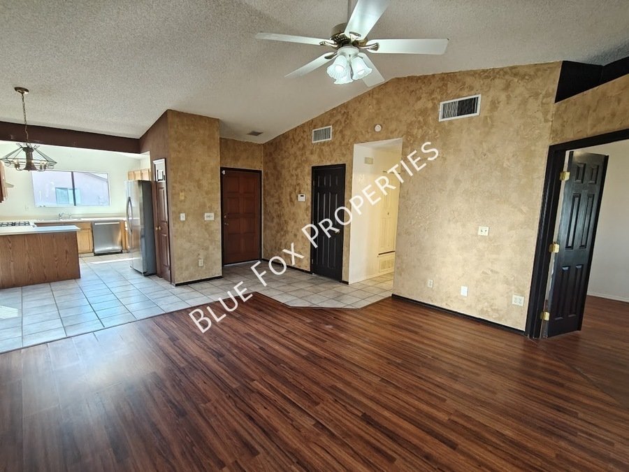 9073 N. Tiger Eye Way property image