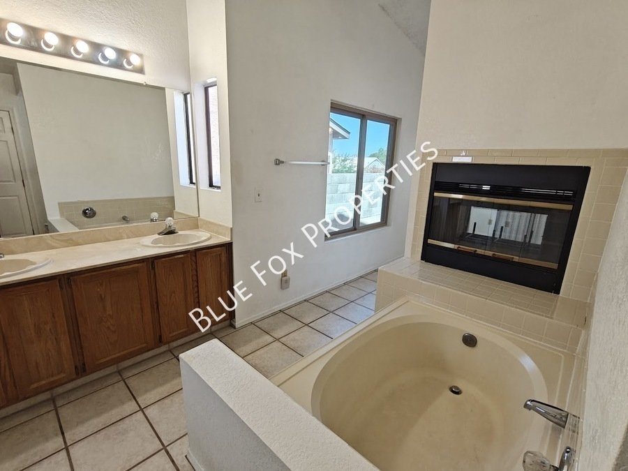 9073 N. Tiger Eye Way property image