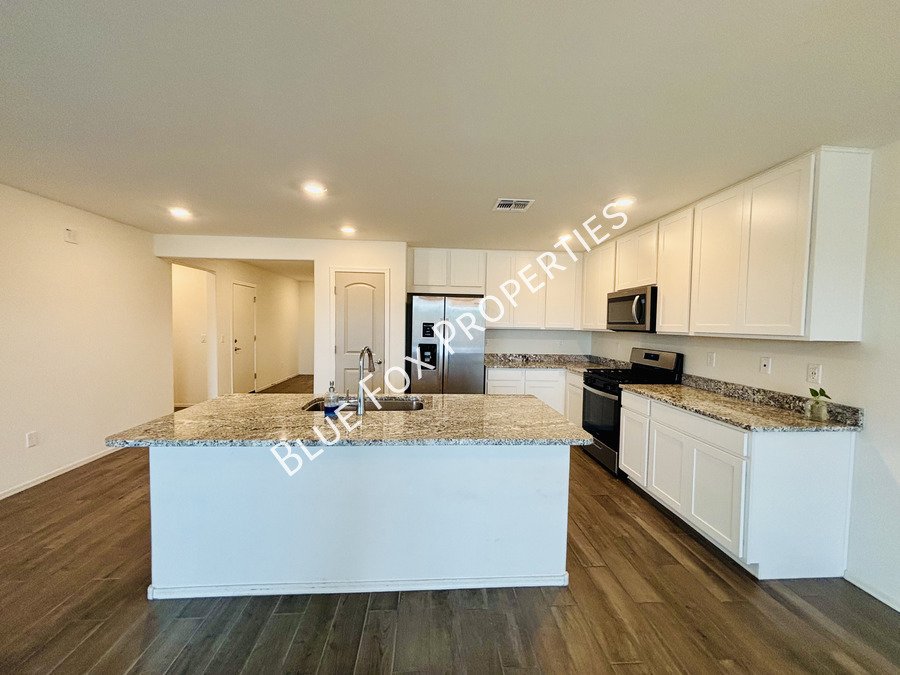 6563 West Camino Pizarro property image