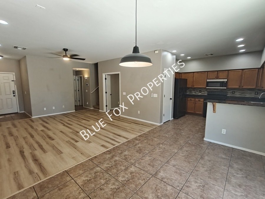 250 E Calle Puente Azul property image