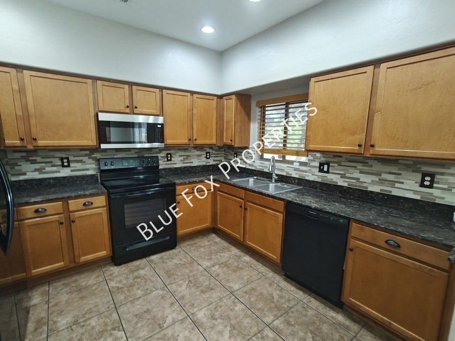 250 E Calle Puente Azul property image