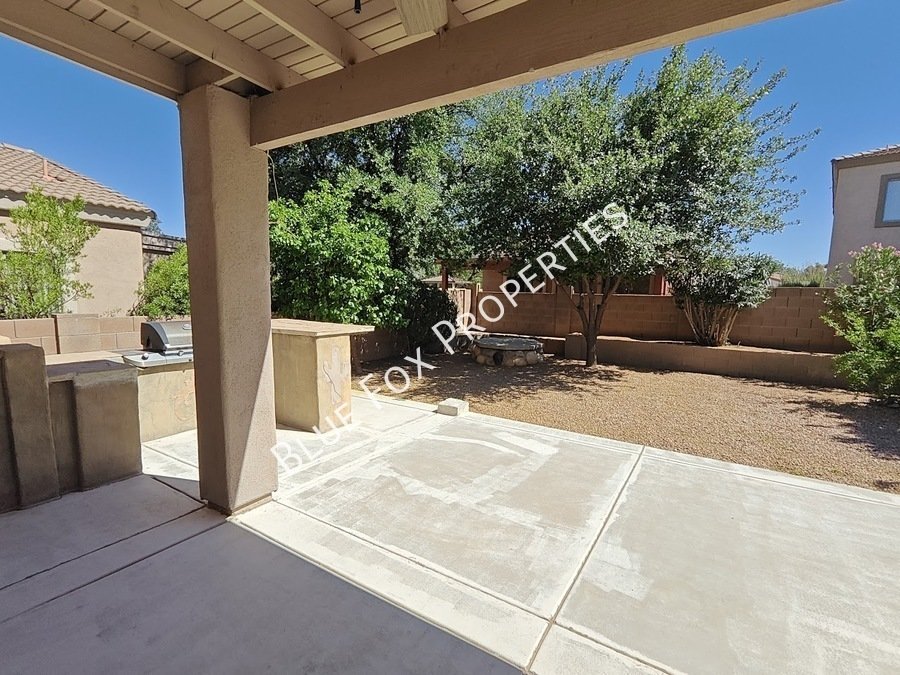 250 E Calle Puente Azul property image