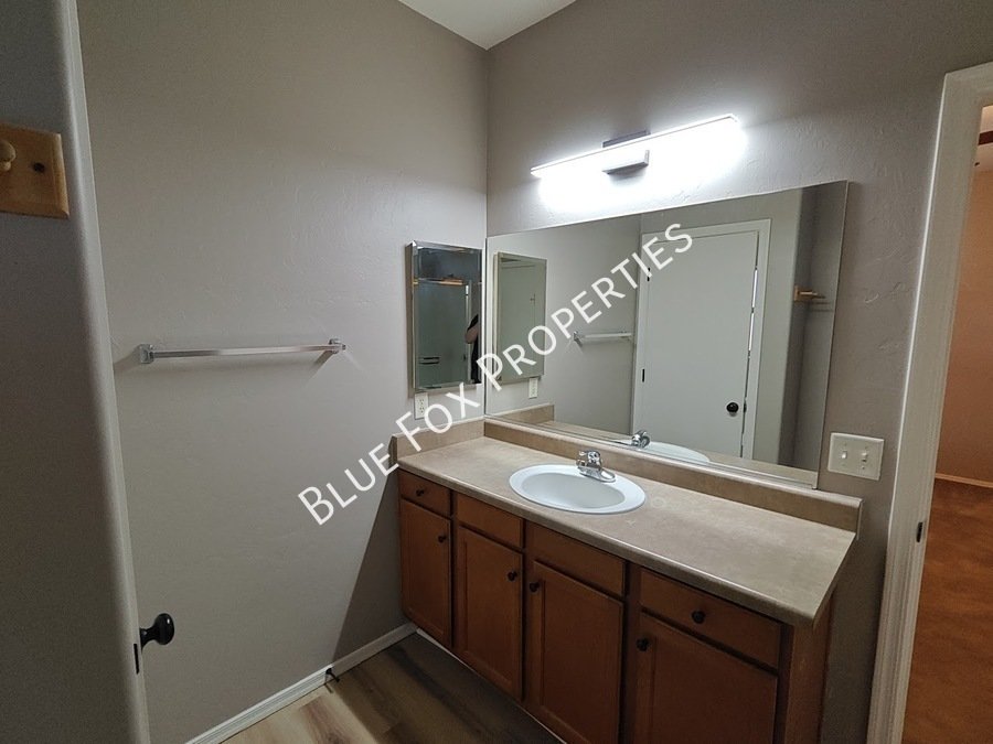 250 E Calle Puente Azul property image