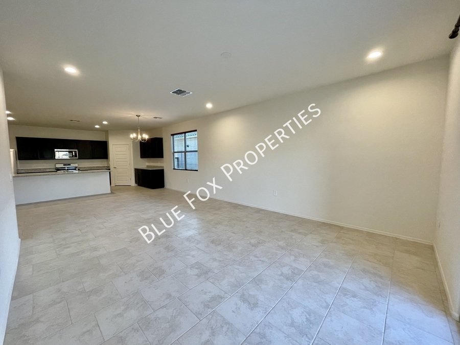 9225 W. Trotting Wolf Trail property image
