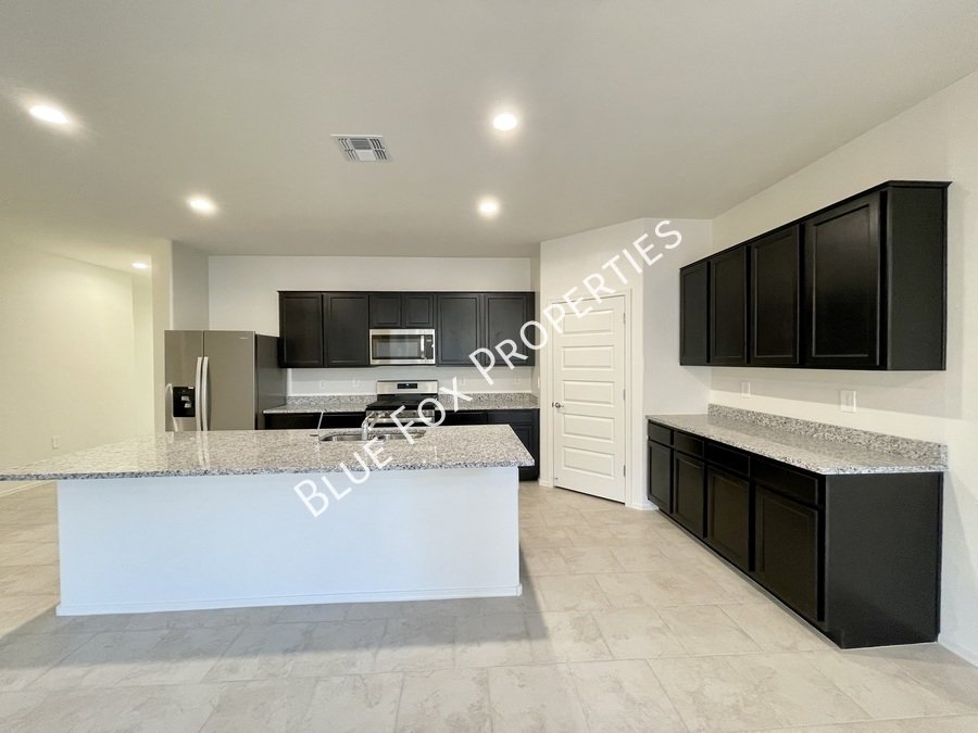 9225 W. Trotting Wolf Trail property image