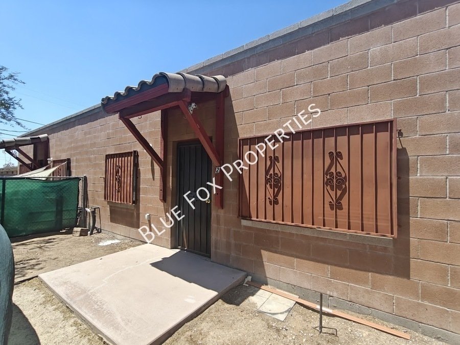 Duplex unit with private yard and parking! property image