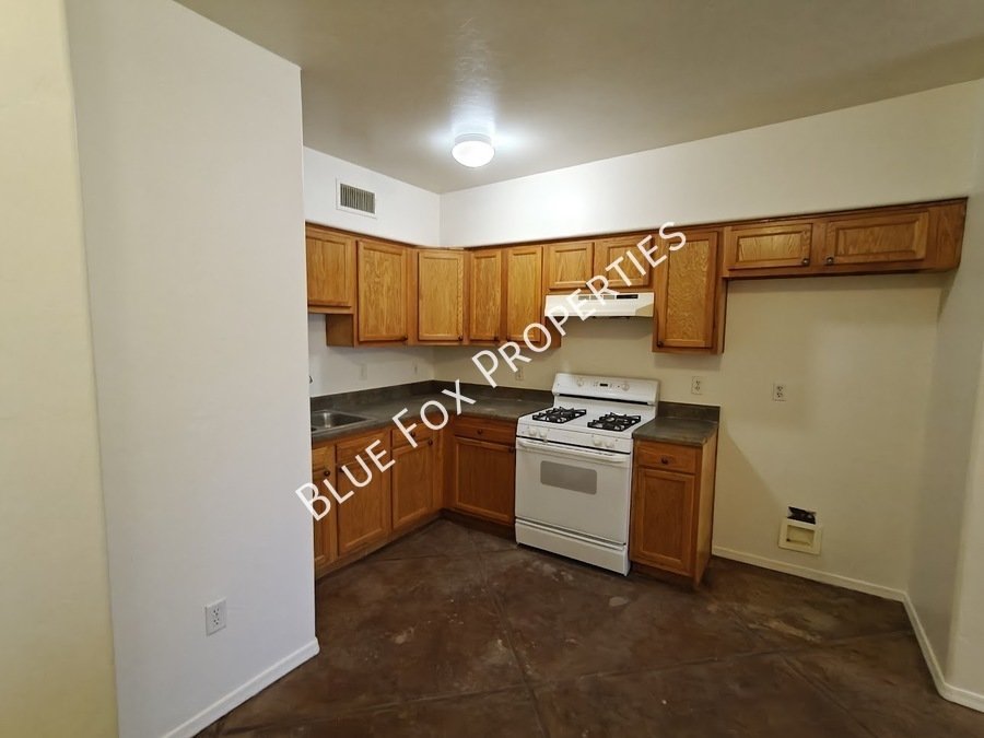 Duplex unit with private yard and parking! property image